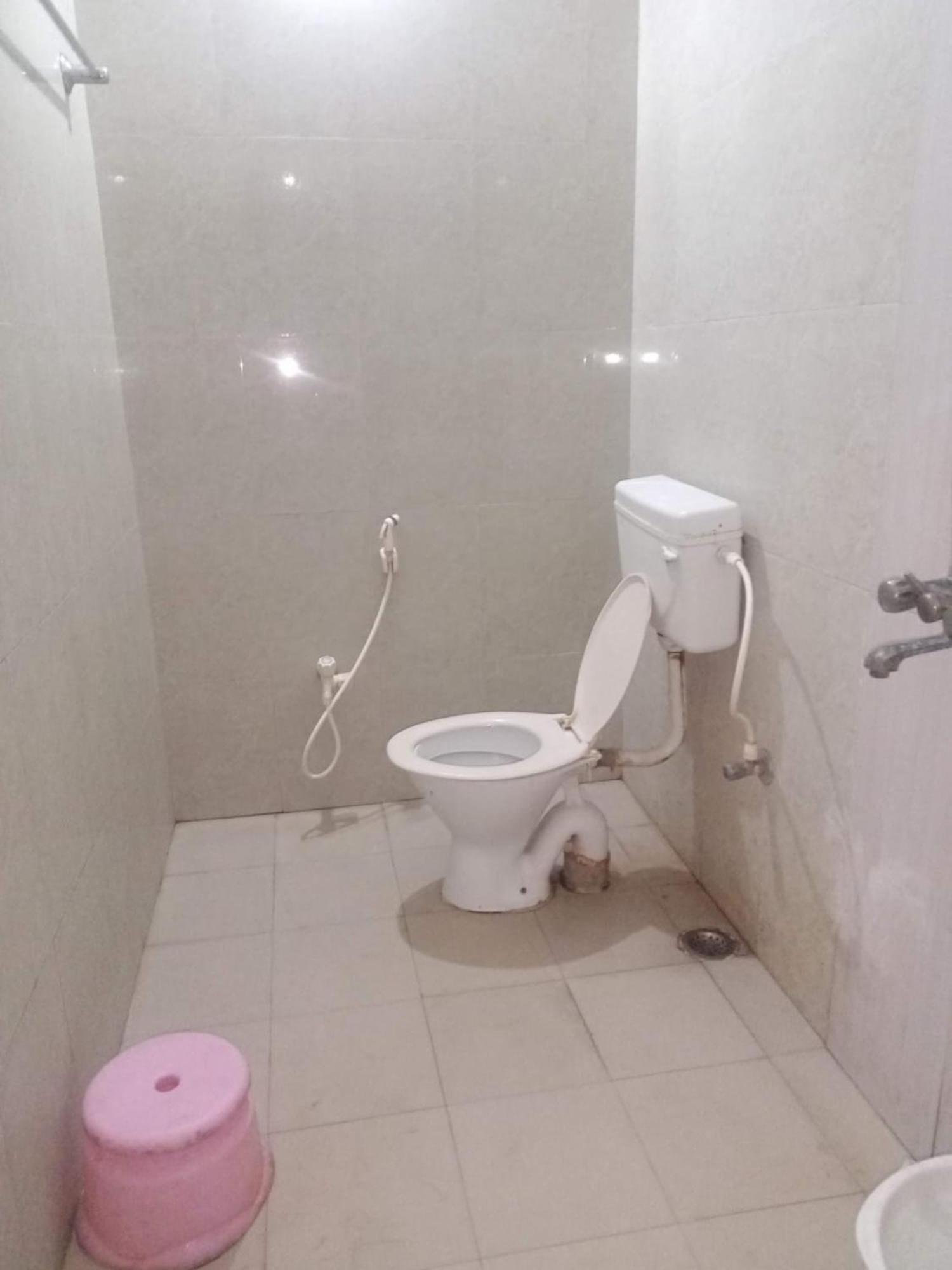 Hotel D2 Holiday Inn -Near Niladri Sea Beach - Puri - Official Verified Bagian luar foto
