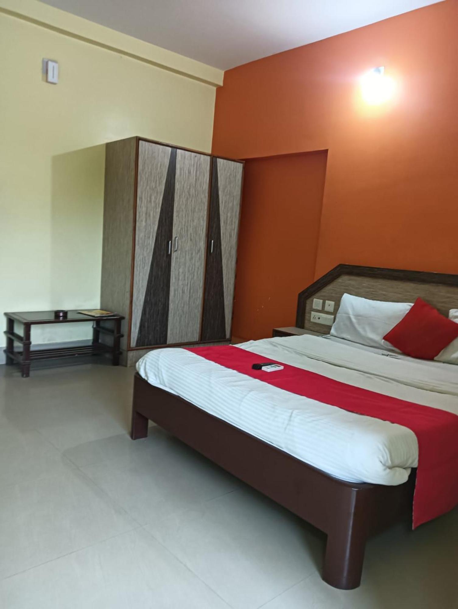 Hotel D2 Holiday Inn -Near Niladri Sea Beach - Puri - Official Verified Bagian luar foto